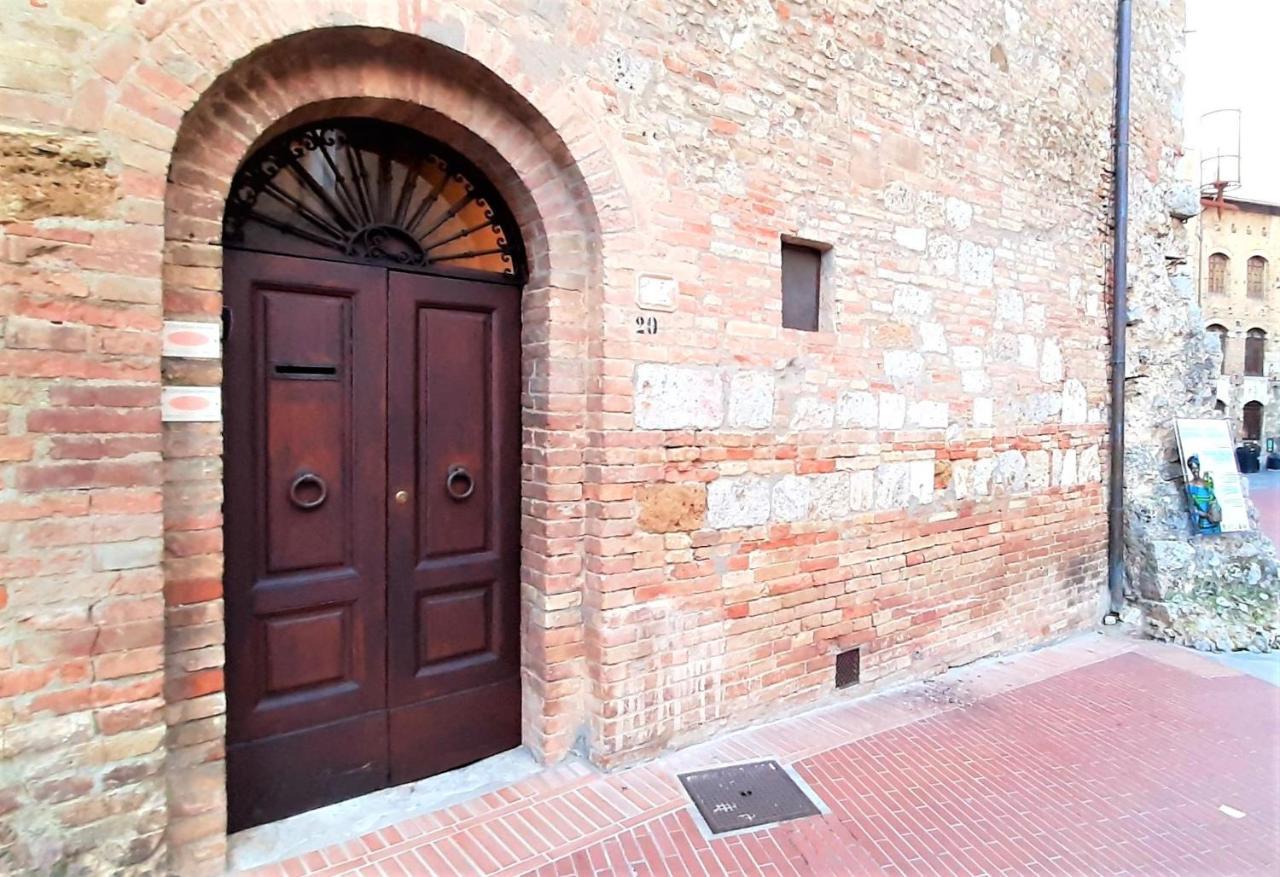 Torre Salvucci Maggiore Medieval Tower Experience San Gimignano Exterior photo