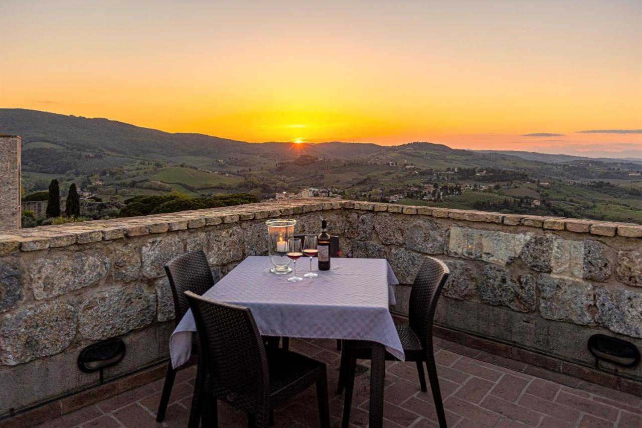 Torre Salvucci Maggiore Medieval Tower Experience San Gimignano Exterior photo