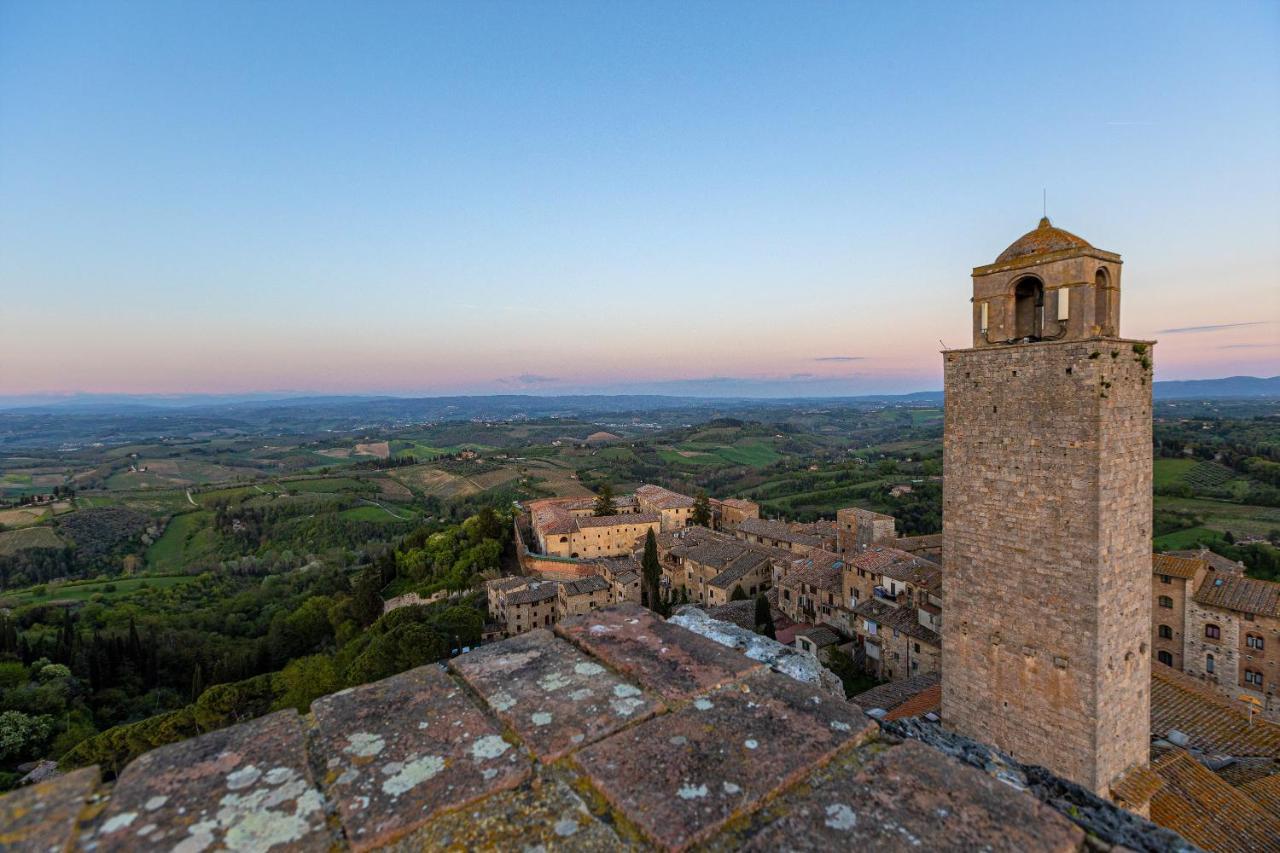 Torre Salvucci Maggiore Medieval Tower Experience San Gimignano Exterior photo