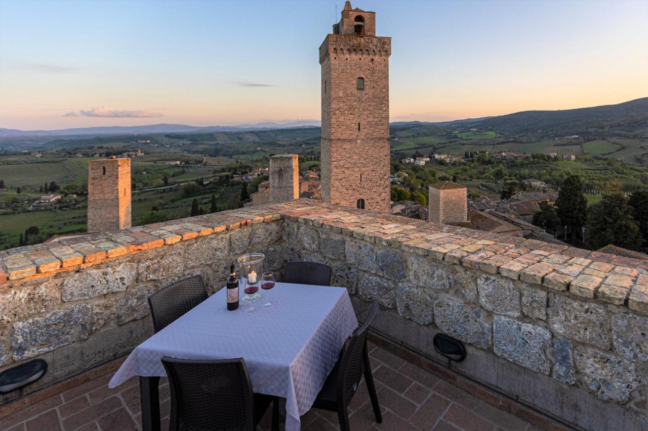 Torre Salvucci Maggiore Medieval Tower Experience San Gimignano Exterior photo