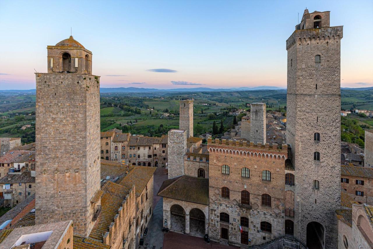 Torre Salvucci Maggiore Medieval Tower Experience San Gimignano Exterior photo