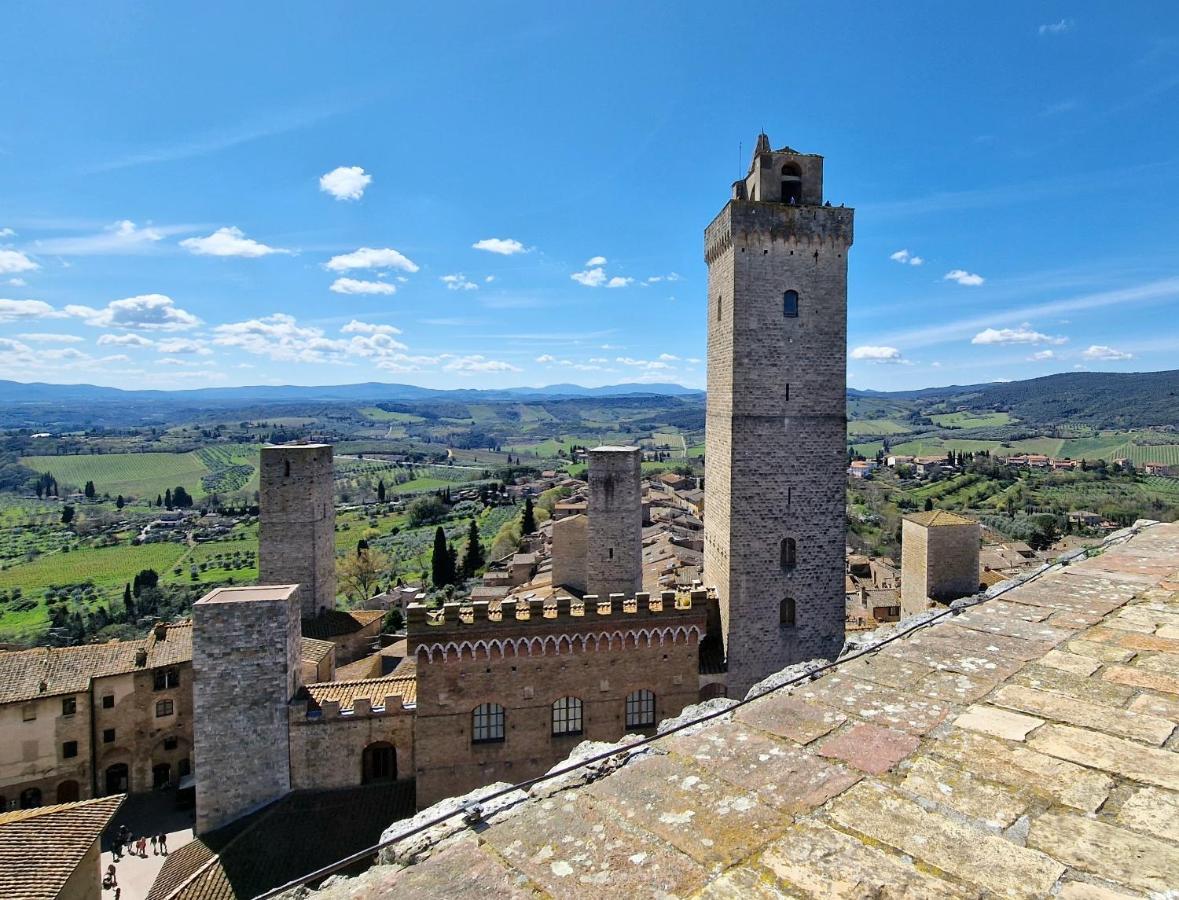 Torre Salvucci Maggiore Medieval Tower Experience San Gimignano Exterior photo